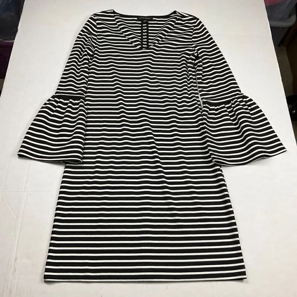 Banana Republic Womens Knit Shift Dress Striped V-Neck Flare Long Sleeve Size XS